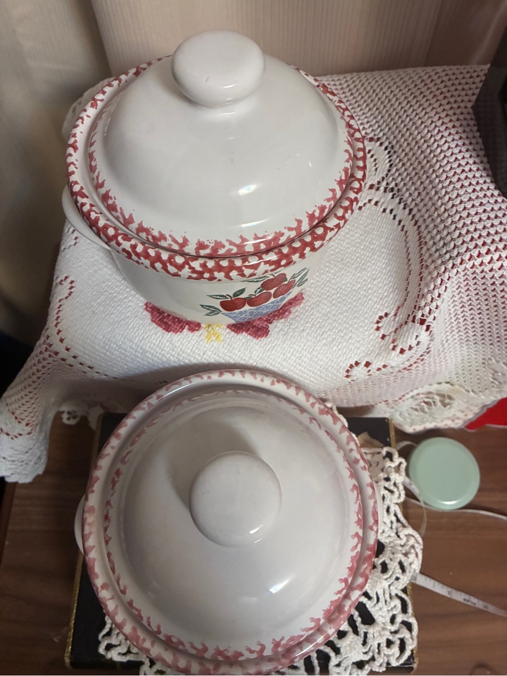 White Ceramic Lidded Crocks with Red Apple Design Sponge-wear set of 2 - Picture 13 of 14